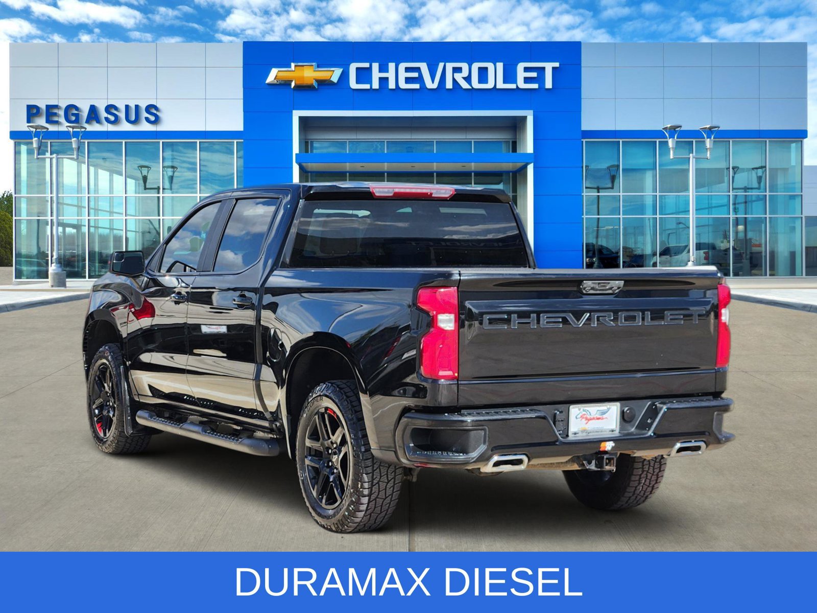 Used 2023 Chevrolet Silverado 1500 RST w/ Redline Edition AWD/4WD image 4