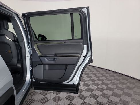 Used 2025 Rivian R1S Adventure Dual AWD/4WD image 19