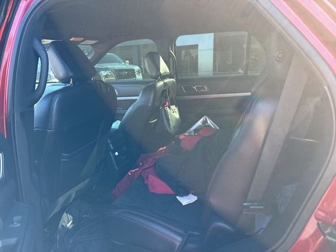 Used 2018 Ford Explorer XLT w/ Equipment Group 202A image 8