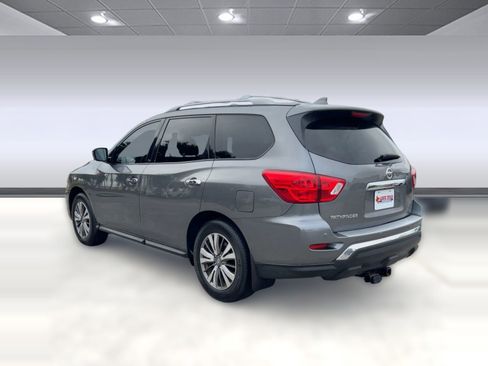 Used 2020 Nissan Pathfinder S image 3