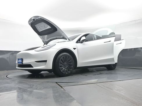 Used 2021 Tesla Model Y Long Range image 44