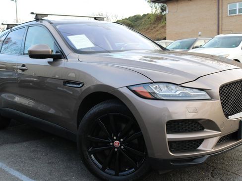 Used 2017 Jaguar F-PACE Prestige image 3