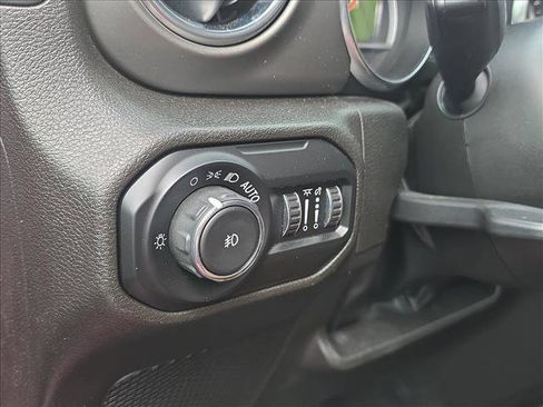 Used 2022 Jeep Wrangler Rubicon w/ LED Lighting Group AWD/4WD image 10