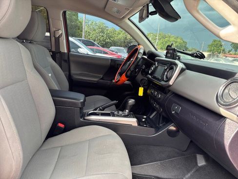 Used 2018 Toyota Tacoma SR5 image 13