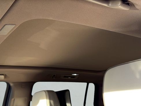 Used 2025 GMC Yukon XL Denali w/ Denali Reserve Package image 11