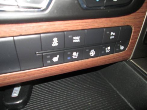 Used 2013 RAM 1500 Laramie w/ Convenience Group AWD/4WD image 19
