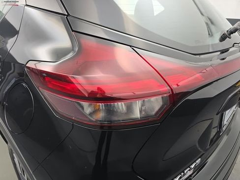Used 2024 Nissan Kicks SV image 18