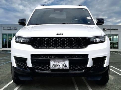 Used 2023 Jeep Grand Cherokee L Laredo image 2