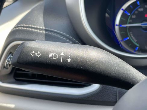 Used 2023 Chrysler Pacifica Touring-L FWD image 23