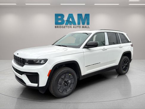 New 2026 Jeep Grand Cherokee Altitude image 3