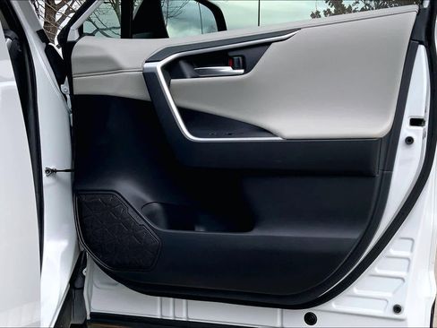 Used 2023 Toyota RAV4 Limited image 23