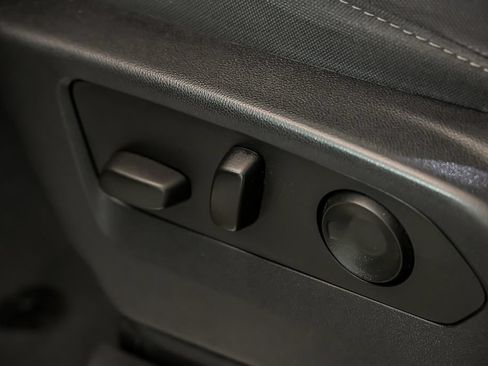 Used 2023 Chevrolet Silverado 1500 LT AWD/4WD image 16