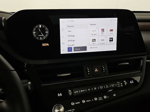 Used 2025 Lexus ES 350 350 w/ Premium Package image 19