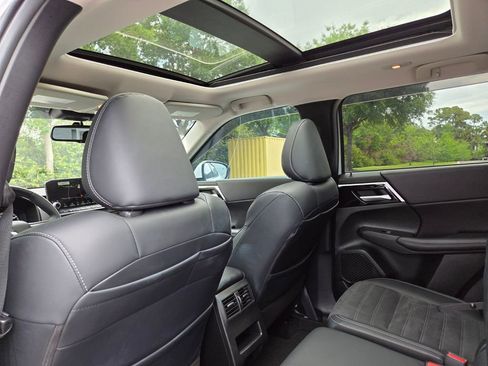 Used 2024 Mitsubishi Outlander SE FWD image 25