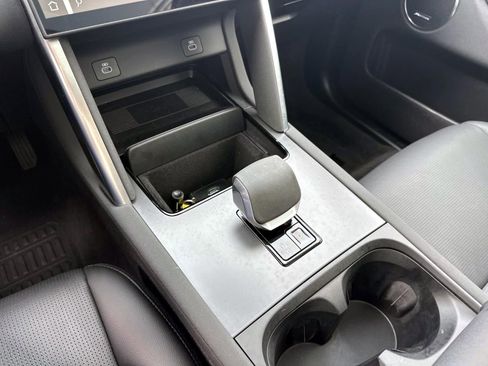 Used 2025 Land Rover Discovery Sport S image 17