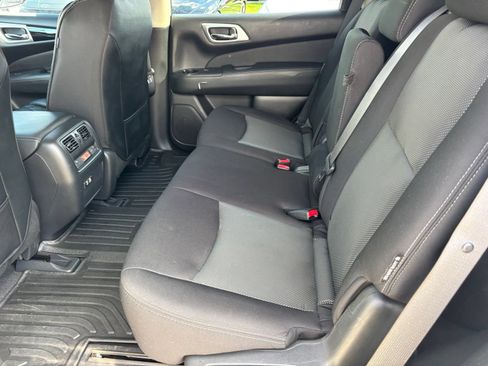 Used 2020 Nissan Pathfinder S AWD/4WD image 16
