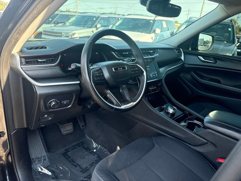 Used 2023 Jeep Grand Cherokee L Laredo AWD/4WD image 11