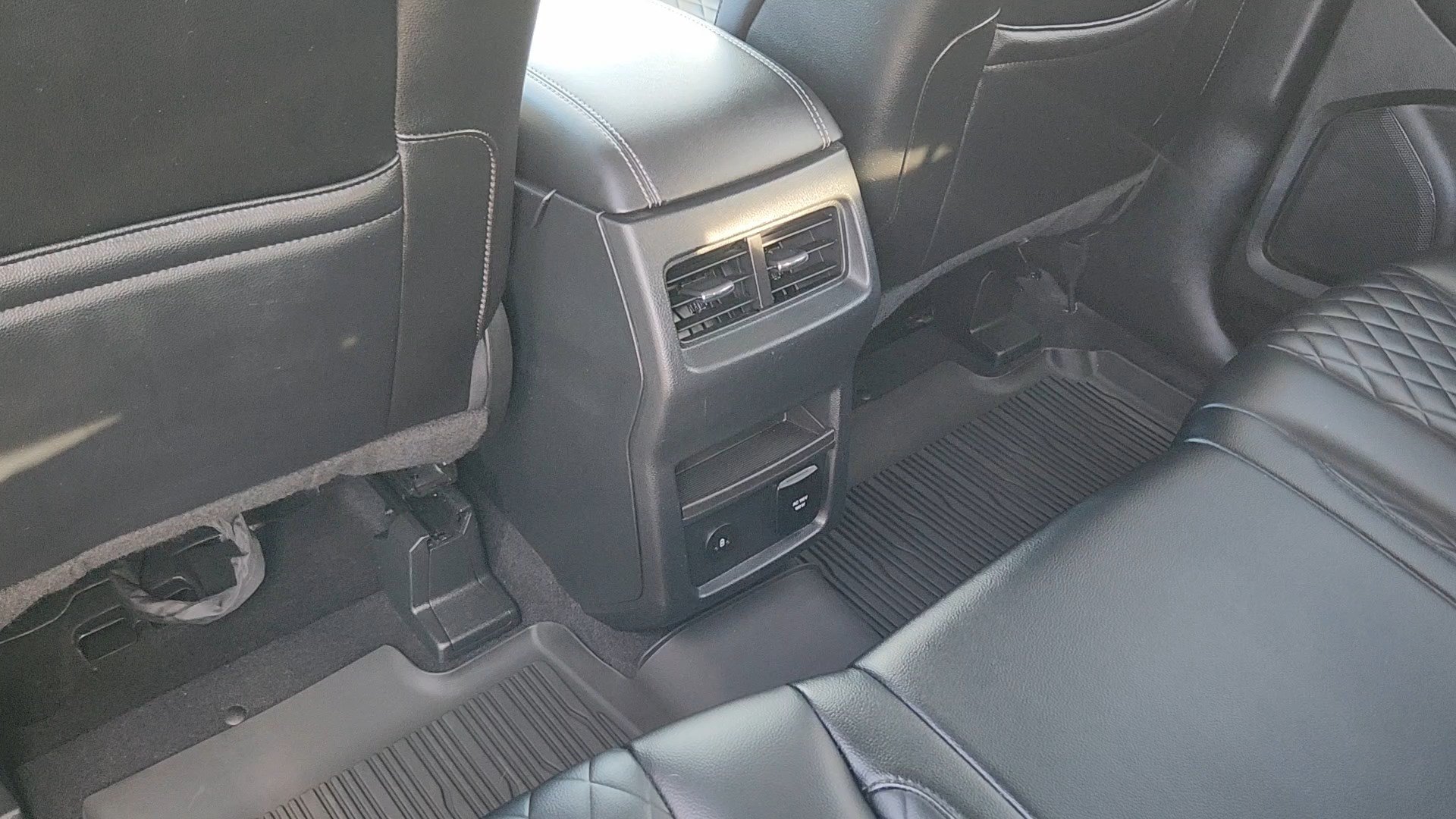 Used 2023 Ford Edge Titanium AWD/4WD image 17
