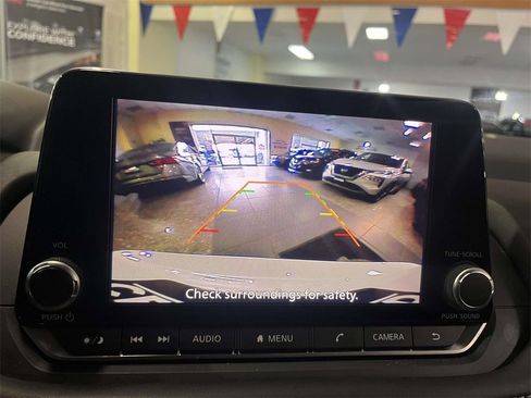 Used 2025 Nissan Rogue S image 18