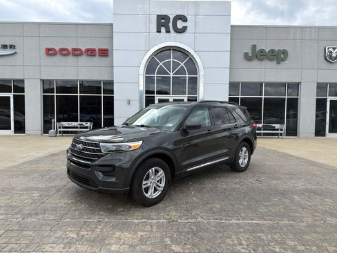 Used 2023 Ford Explorer XLT image 1