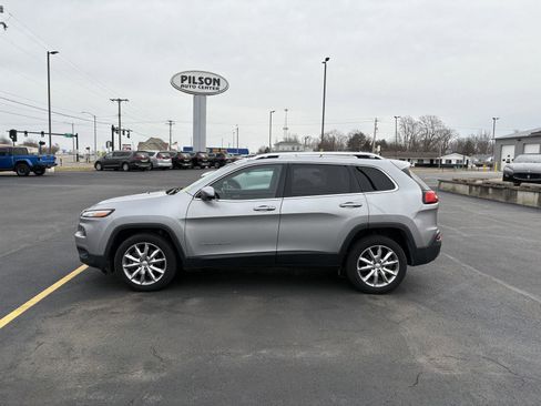Used 2017 Jeep Cherokee Limited image 19