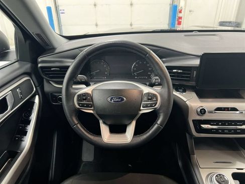 Used 2023 Ford Explorer XLT AWD/4WD image 11