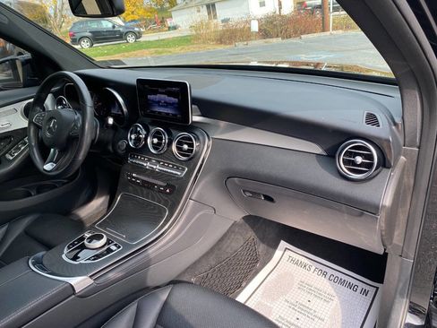 Used 2019 Mercedes-Benz GLC 300 4MATIC image 32