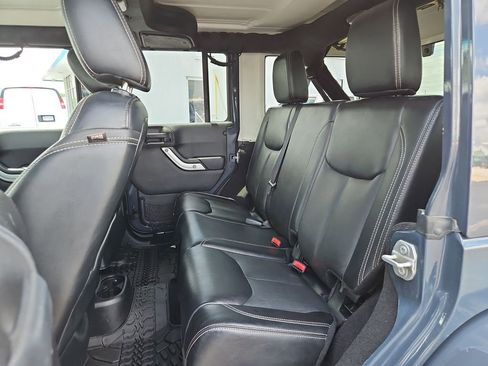 Used 2016 Jeep Wrangler Unlimited Rubicon w/ Connectivity Group AWD/4WD image 22