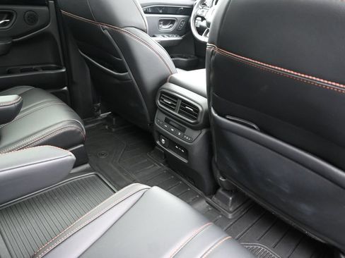 Used 2024 Honda Pilot TrailSport image 17