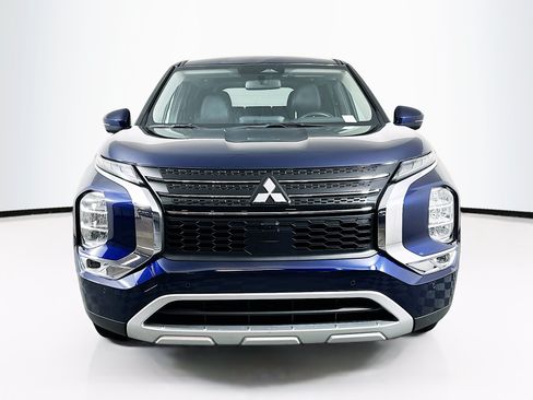 Used 2024 Mitsubishi Outlander SE FWD image 2