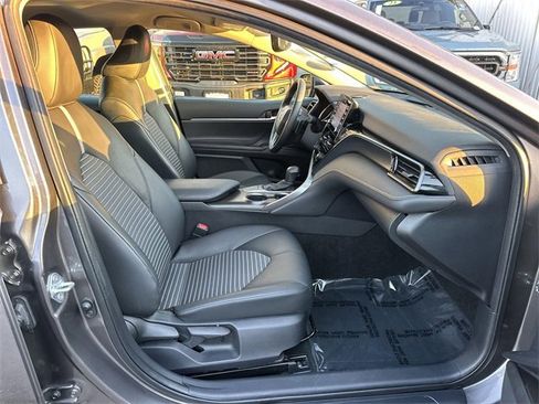 Used 2022 Toyota Camry SE image 25