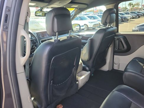 Used 2019 Dodge Grand Caravan SXT image 16