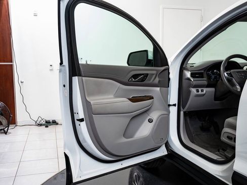 Used 2019 GMC Acadia SLE image 28