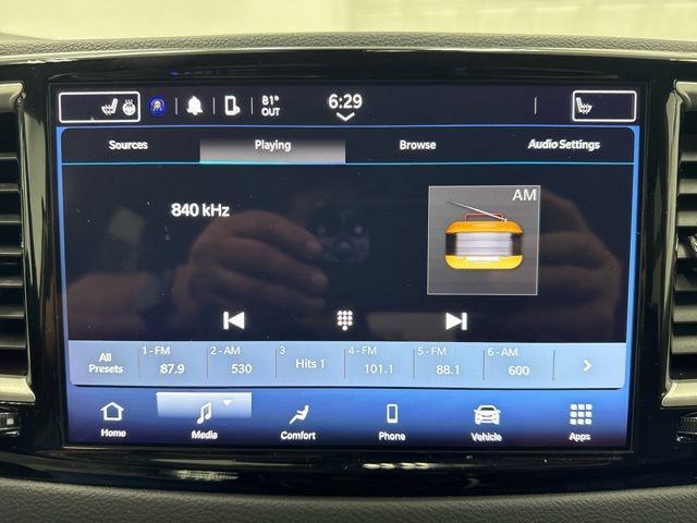 Used 2023 Chrysler Pacifica Touring-L FWD image 15