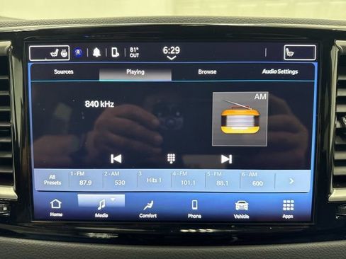 Used 2023 Chrysler Pacifica Touring-L FWD image 15