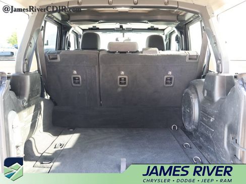 Used 2023 Jeep Wrangler Unlimited w/ Cold Weather Group AWD/4WD image 14