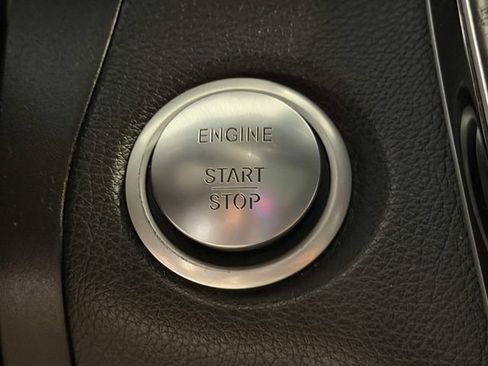 Used 2019 Mercedes-Benz GLC 300 4MATIC image 30