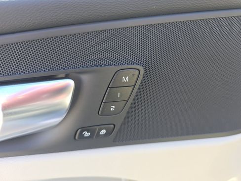 Used 2025 Volvo XC60 T8 Plus w/ Protection Package Premier image 22