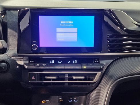Used 2025 Toyota Camry SE w/ Convenience Package FWD image 16