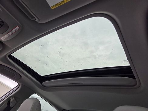 Used 2022 Toyota Camry XLE w/ Navigation Upgrade Package image 15