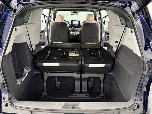 Used 2021 Toyota Sienna XSE image 31