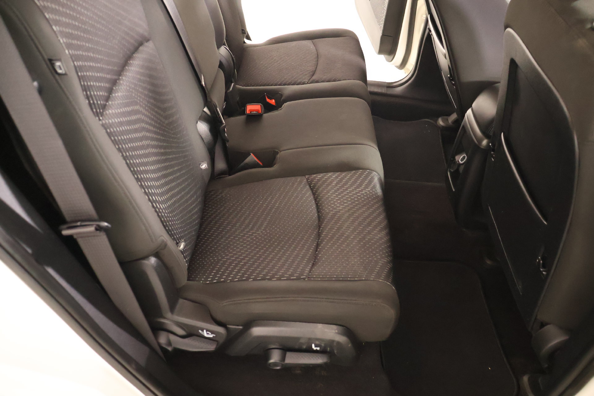 Used 2020 Dodge Journey SE w/ SE Popular Equipment Group FWD image 14