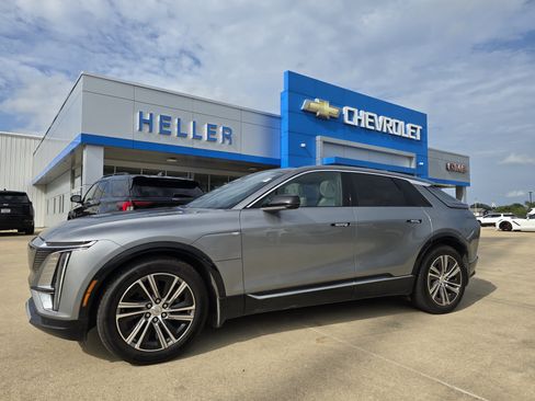 Used 2024 Cadillac Lyriq Luxury AWD/4WD image 3