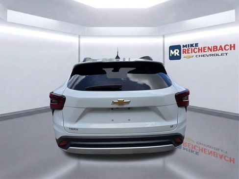 Used 2025 Chevrolet Trax LT FWD image 5