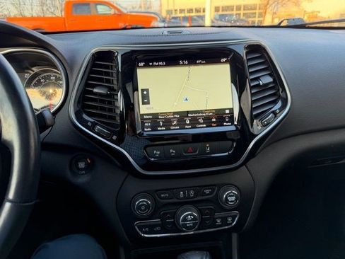 Used 2019 Jeep Cherokee Limited w/ Luxury Group image 18