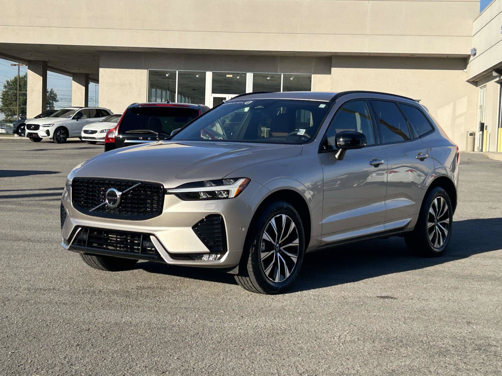 Certified 2024 Volvo XC60 B5 Plus AWD/4WD image 3