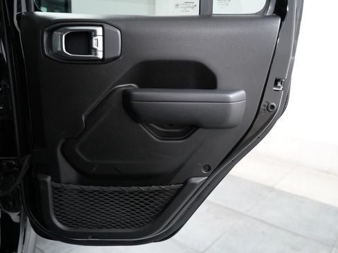 Used 2024 Jeep Wrangler Unlimited AWD/4WD image 23