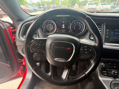 Used 2015 Dodge Challenger SXT RWD image 22