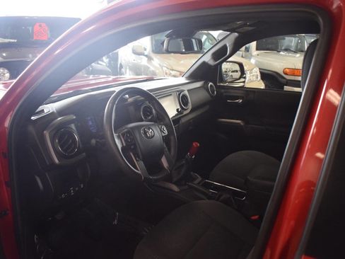 Used 2018 Toyota Tacoma TRD Sport w/ Technology Package image 42