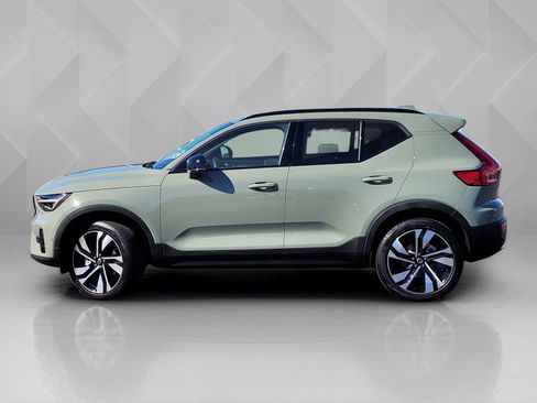 Used 2024 Volvo XC40 B5 Ultimate w/ Climate Package image 3